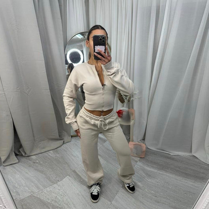 Ladies sporty two-piece set with cropped zip pullover and comfortable joggers Lisslune