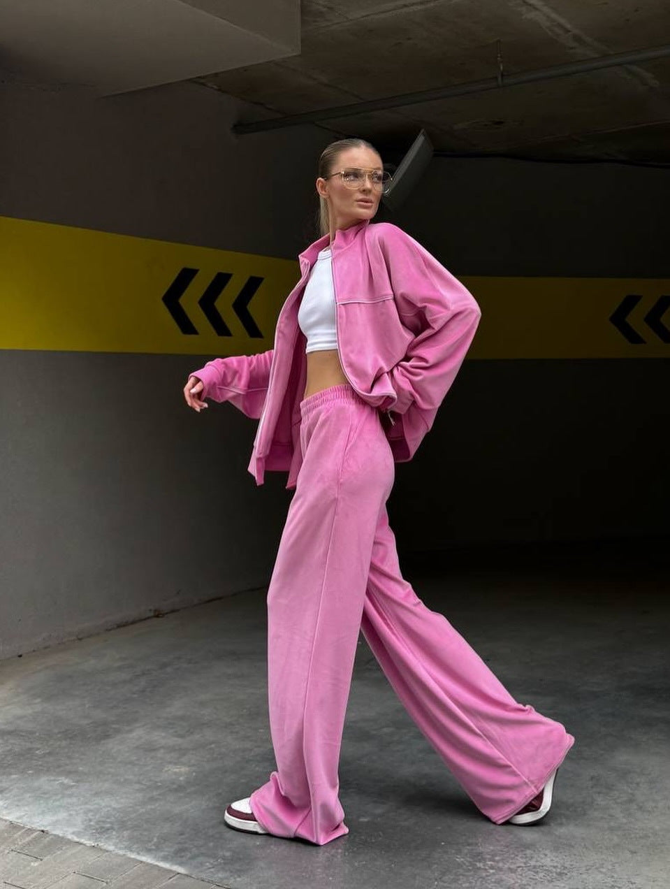 Ladies sporty velour lounge set with high waist and wide trousers Lisslune
