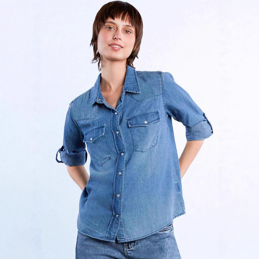 Women's casual denim blouse with patch pockets and slightly fitted cut Lisslune