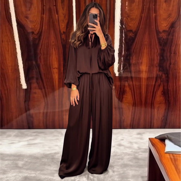 Women's elegant two-piece set made of flowing material with refined pleats and a wide cut.