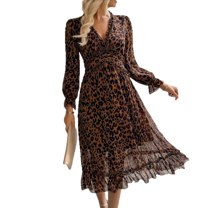 Women's maxi dress with elegant leopard print and voluminous sleeves