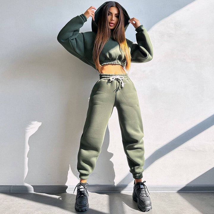 Women's sporty cropped sweat set with elastic waistband and practical pockets Lisslune