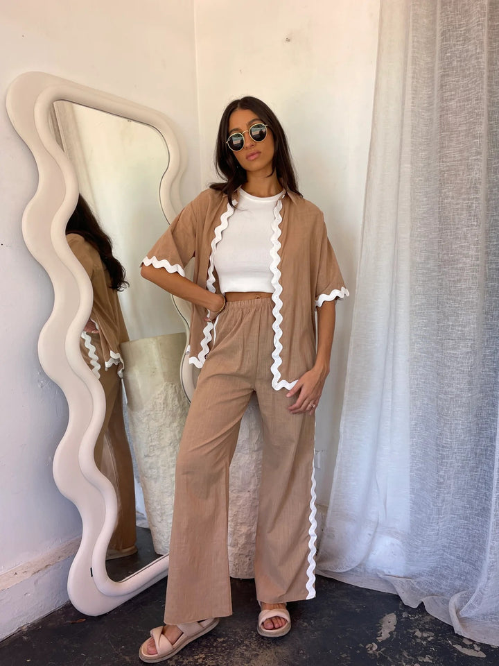 Women's two-piece set with fresh linen fabric and decorative wavy hem
