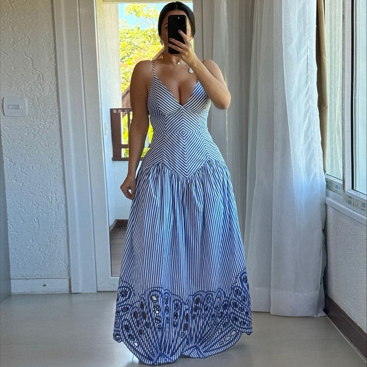 Ladies max dress with deep V-neck and delicate pattern design Lisslune