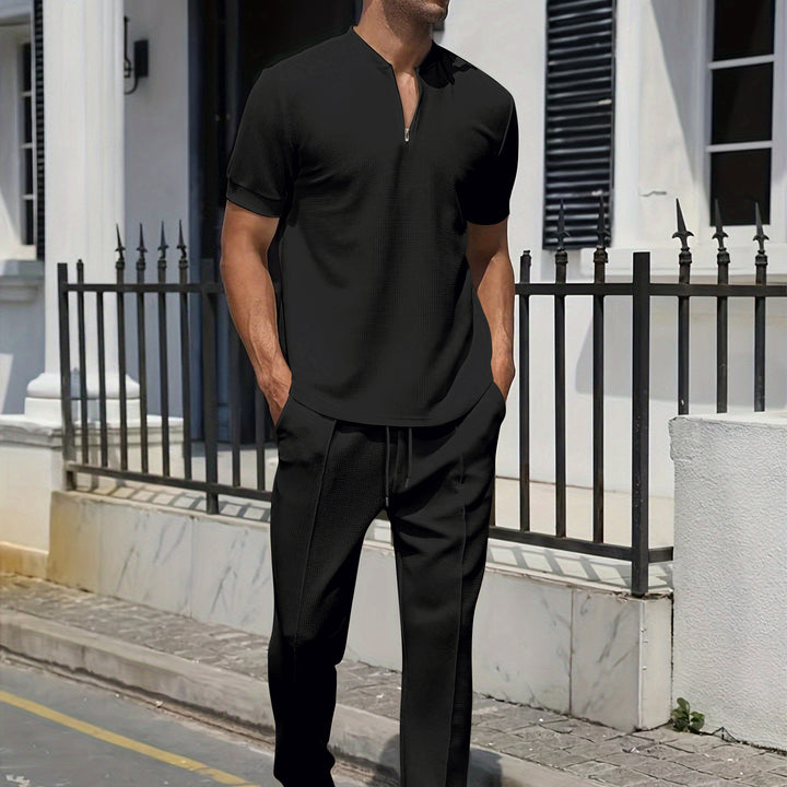 Men's sporty two-piece outfit with modern zipper and breathable materials Lisslune