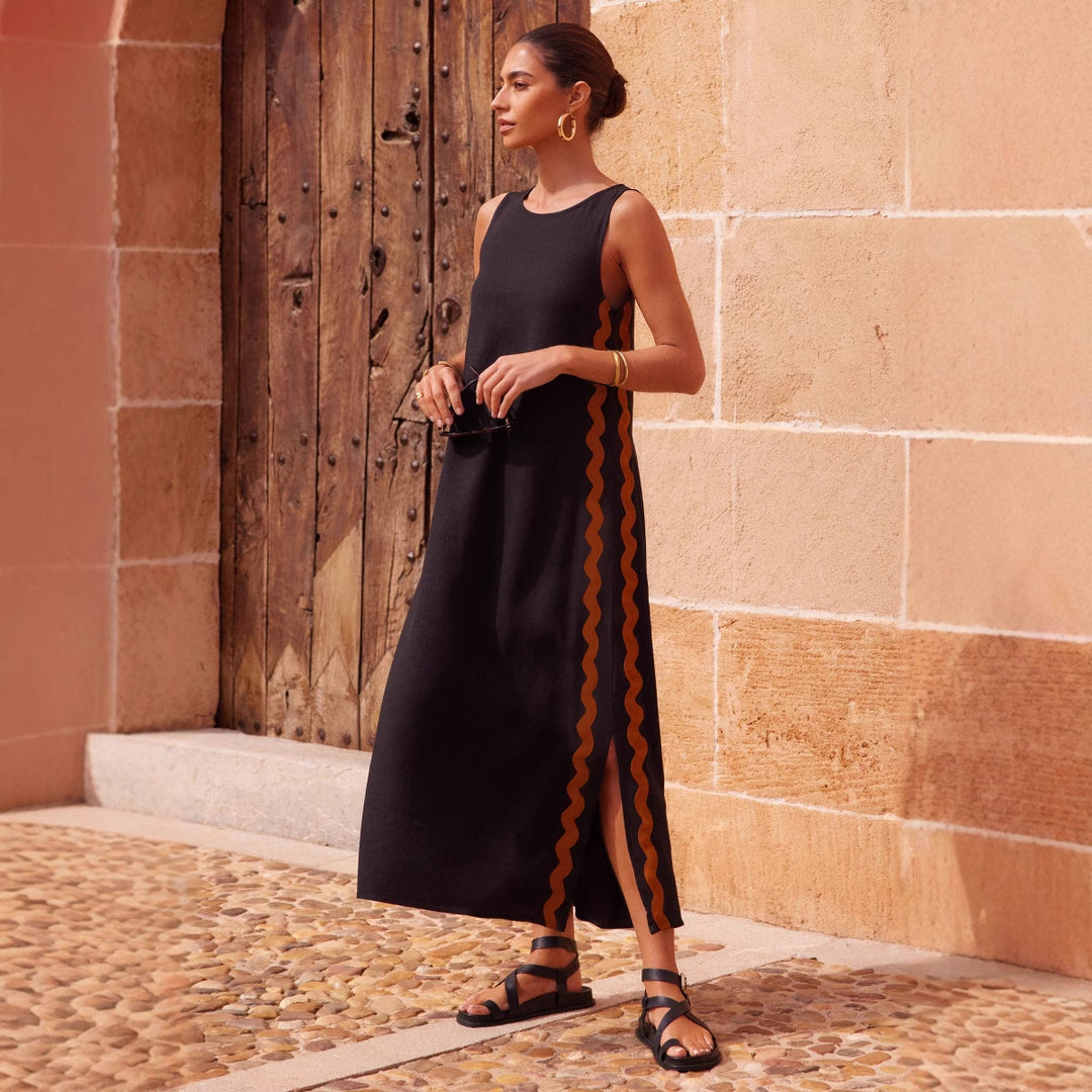 Women's midi dress with a casual cut and side slits
