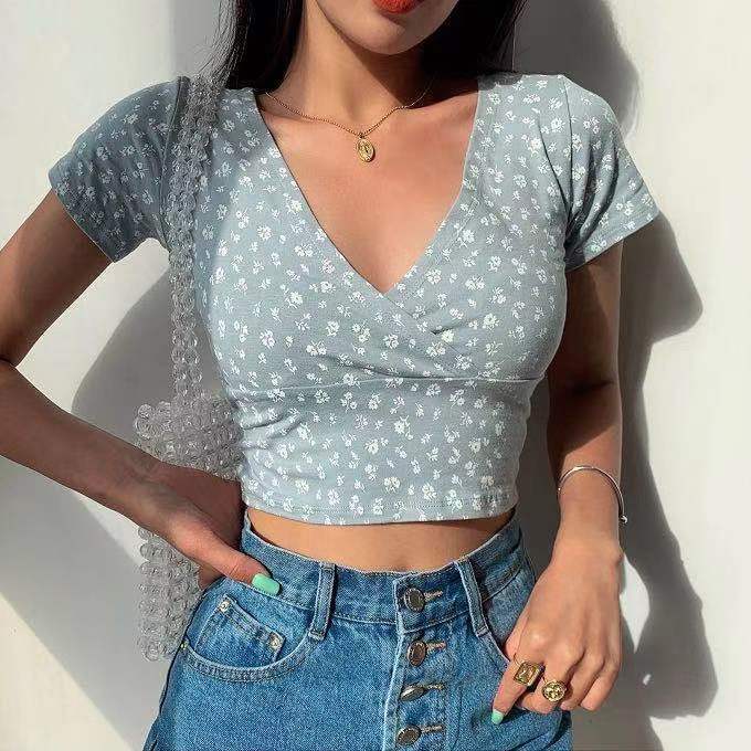 Women's crop top with floral pattern and elegant V-neck