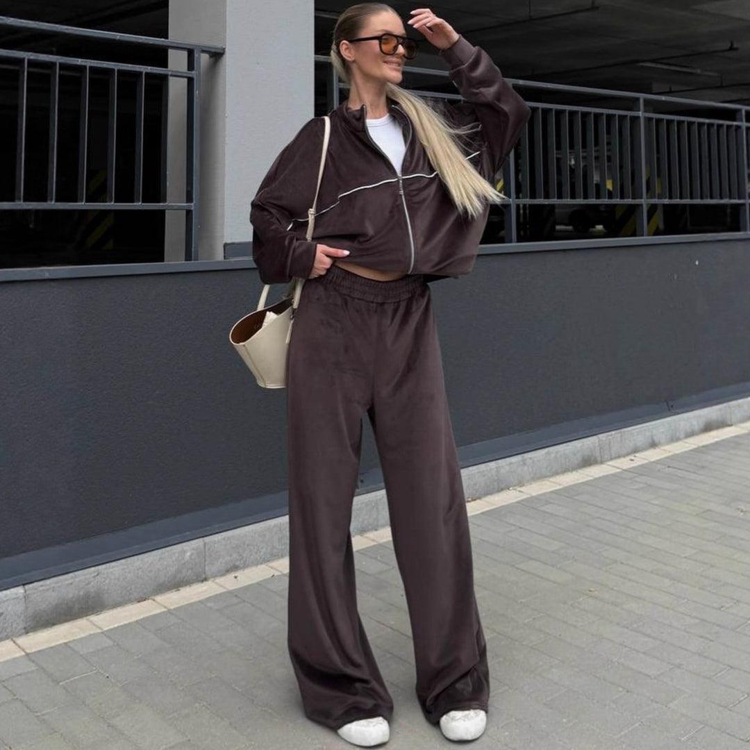 Ladies sporty velour lounge set with high waist and wide trousers Lisslune
