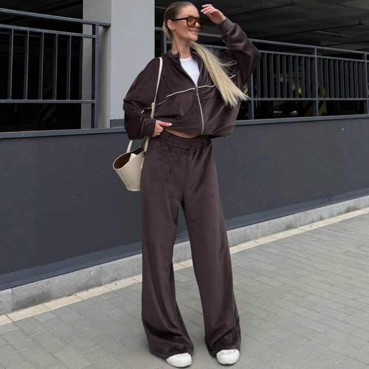 Ladies sporty velour lounge set with high waist and wide trousers Lisslune
