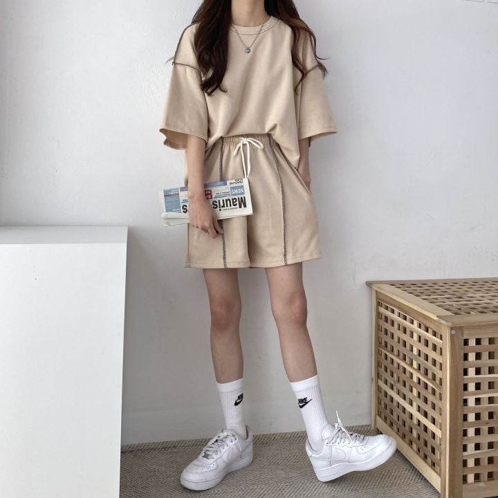 Ladies leisure suit with casual cut and elastic waistband