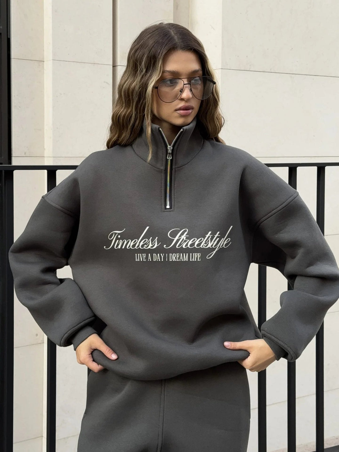 Women's sporty hoodie with stand-up collar and zipper Lisslune