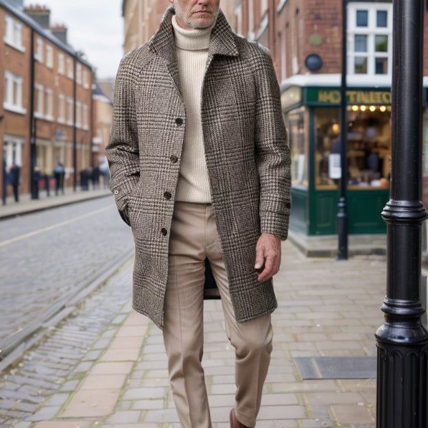 Men's fashionable trench coat with practical pockets and modern cut Lisslune