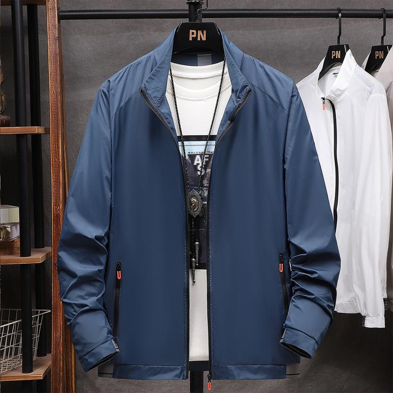 Men's lightweight water-repellent transitional jacket with practical zip pockets Lisslune