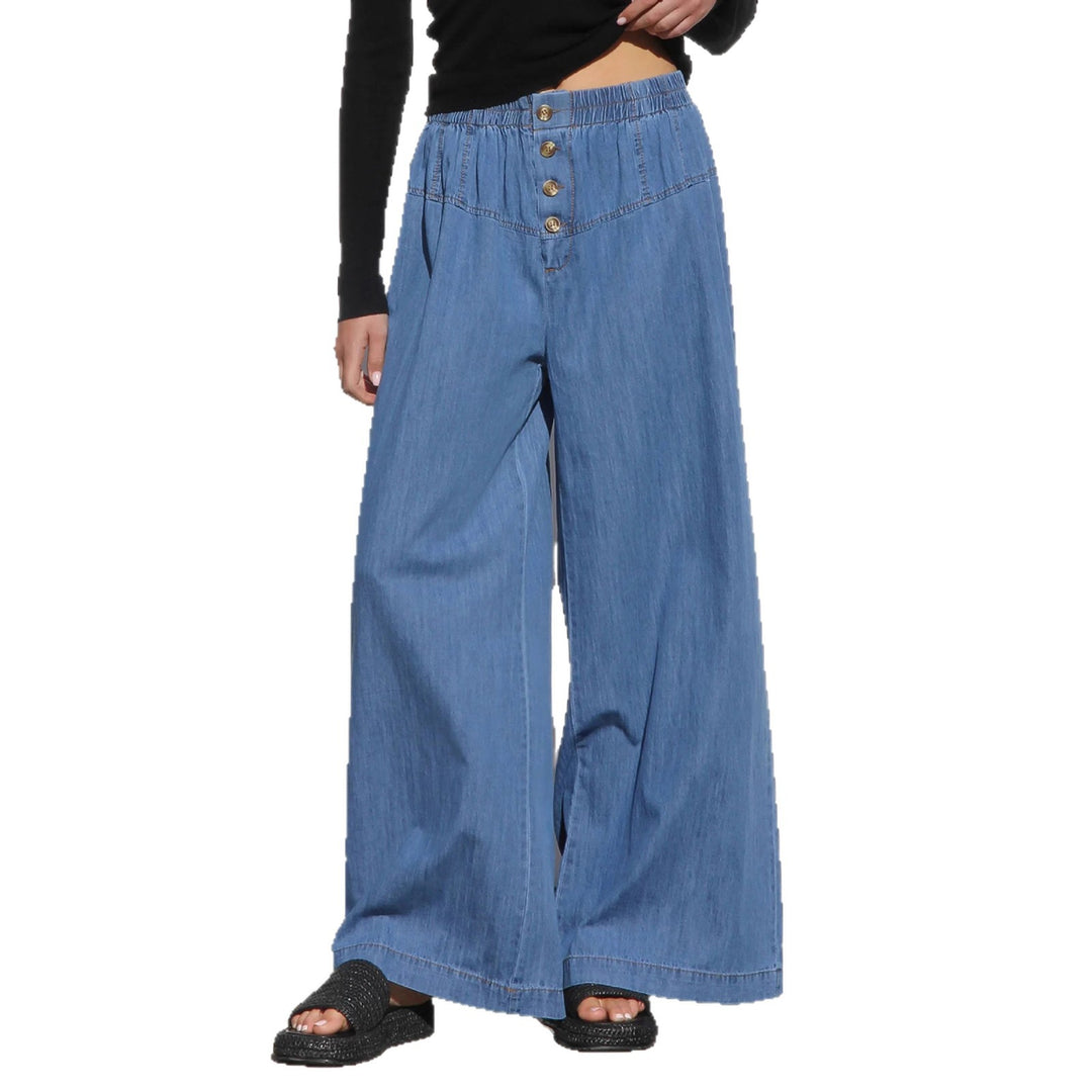 Ladies wide denim hotpants with elastic waistband and button details Lisslune