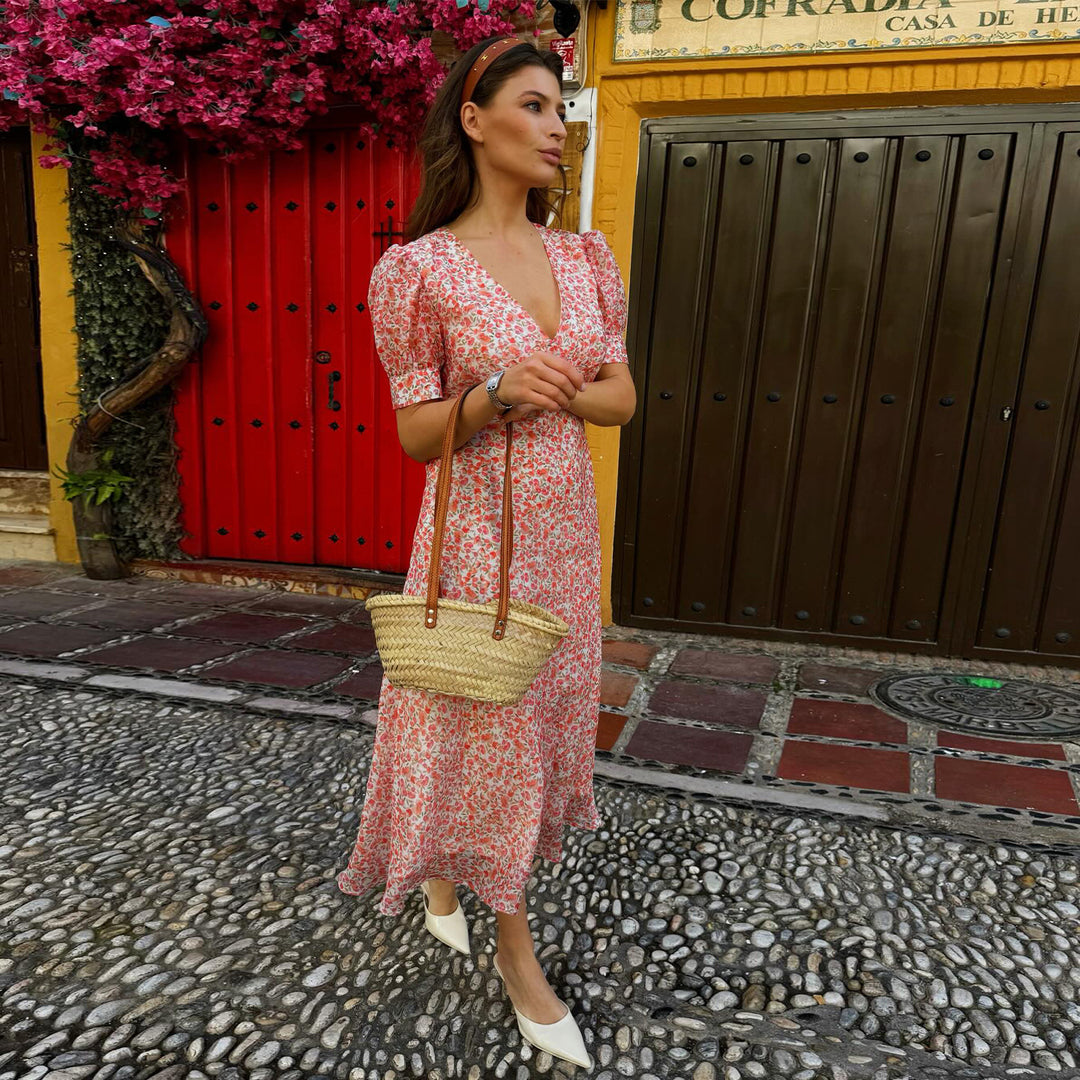 Women's maxi dress with cute floral pattern and puff sleeve cut