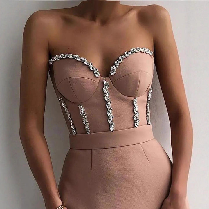Women's figure-hugging evening dress with elegant bustier look and shimmering appliqués