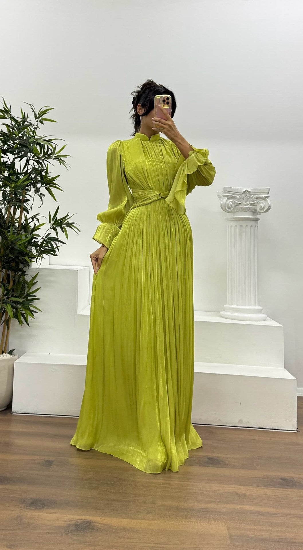 Women's maxi dress with a figure-flattering cut and elegant gathering