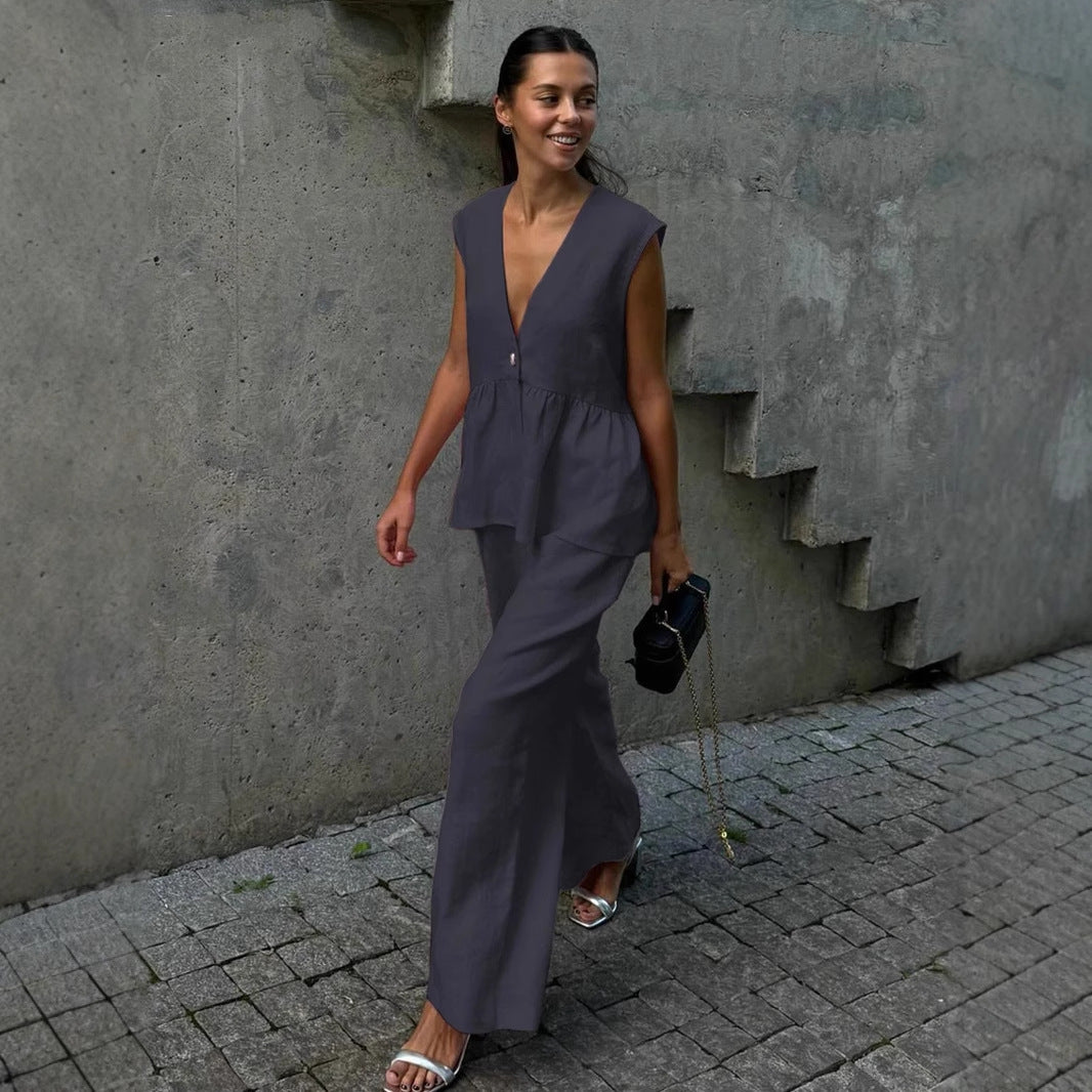 Women's airy jumpsuit with V-neckline and flowy cut Lisslune