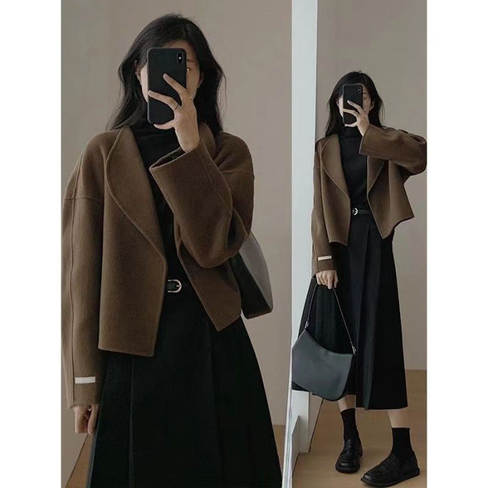 Women's Fashion Short Jacket with Chic Cut and Detail-rich Seams Lisslune