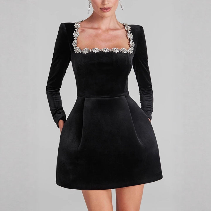 Damen Elegantes Samtkleid mit Blumenapplikationen und U-Boot-Ausschnitt Lisslune
