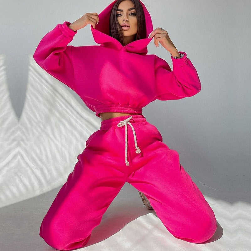 Women's sporty cropped sweat set with elastic waistband and practical pockets Lisslune