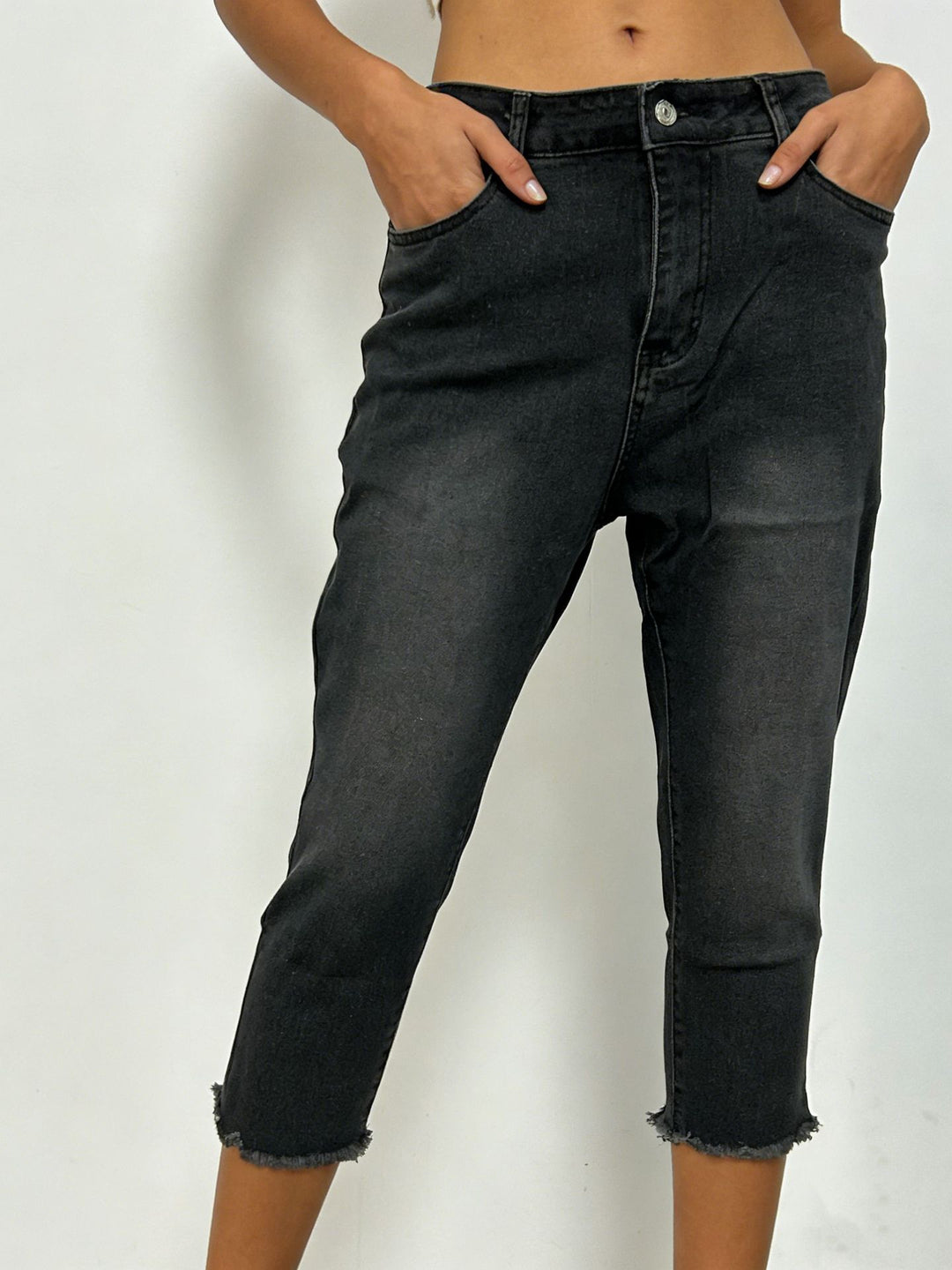 Women's casual high-waist jeans with frayed hem and trendy cut Lisslune