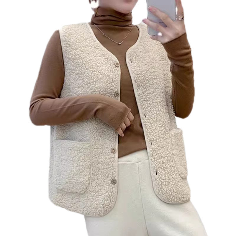 Ladies teddy fleece vest with practical pockets and button closure Lisslune