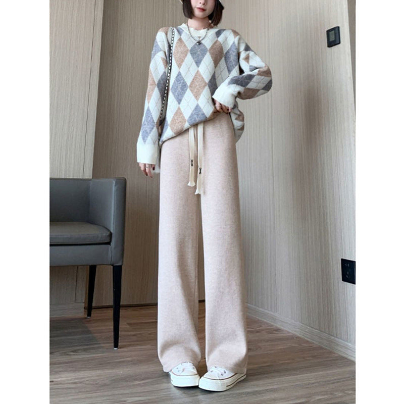 Ladies high-waisted comfort trousers with elastic waistband and soft material