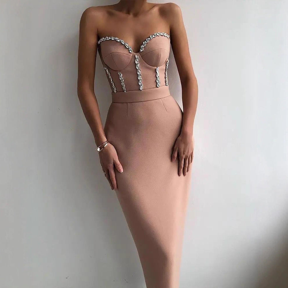 Women's figure-hugging evening dress with elegant bustier look and shimmering appliqués