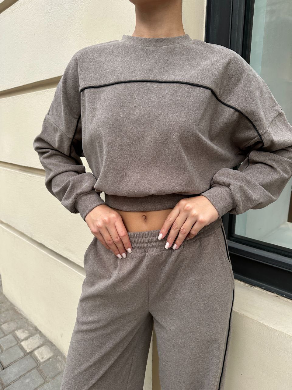 Women’s stylish sweatshirt and relaxed pants Lisslune