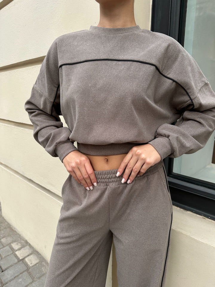 Women’s stylish sweatshirt and relaxed pants Lisslune