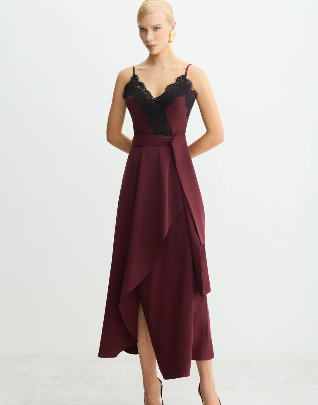 Women's Maxi Dress with Lace Trim and Side Slit Lisslune