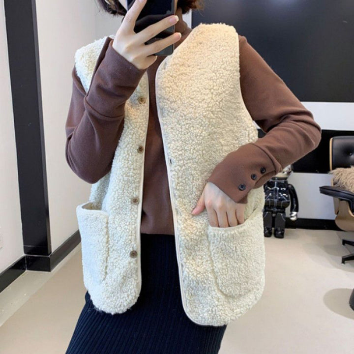 Ladies teddy fleece vest with practical pockets and button closure Lisslune