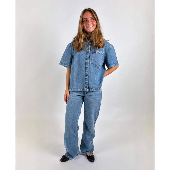 Women's denim shirt jacket in a casual oversized cut Lisslune
