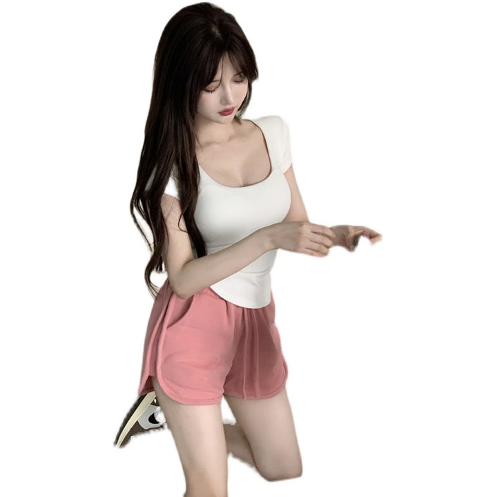 Women's fitted top with square neckline and short sleeves