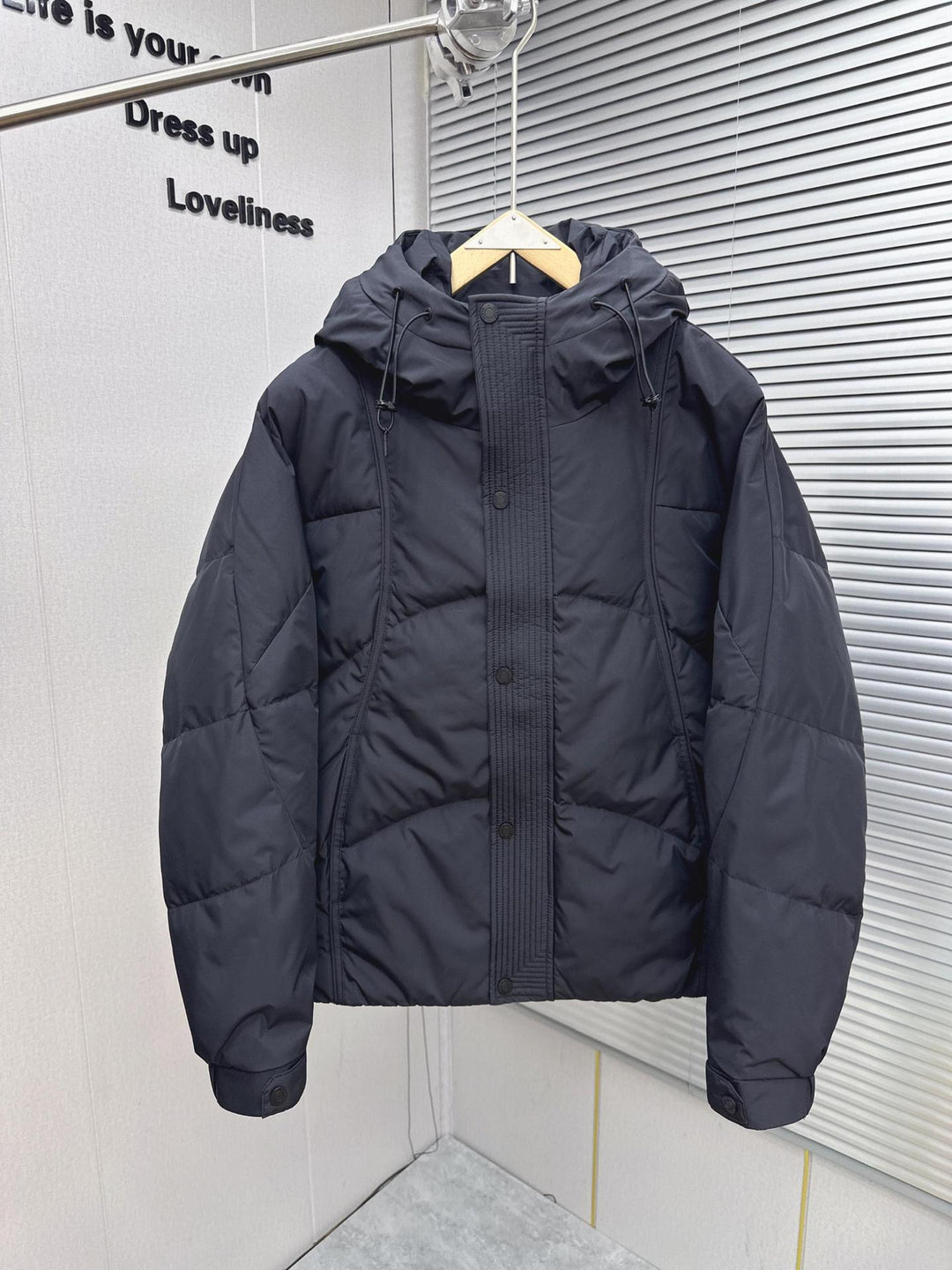 Men's Insulated Winter Jacket with Practical Hood Design Lisslune