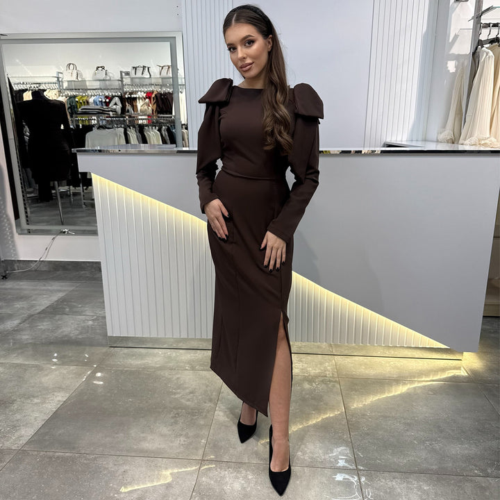 Ladies' maxi dress with elegant puff sleeves and side slit