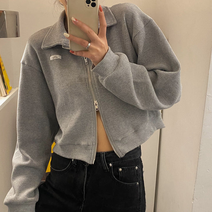 Ladies cropped fleece jacket with modern zipper and casual sleeves