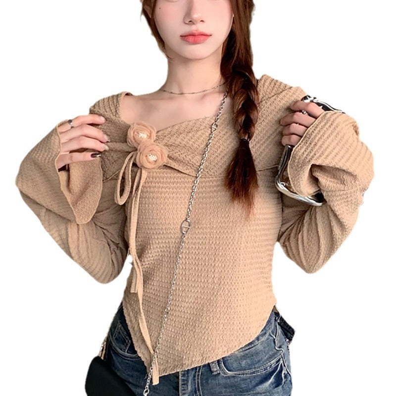Women's figure-hugging top with removable floral details Lisslune