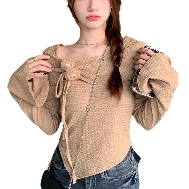 Women's figure-hugging top with removable floral details Lisslune