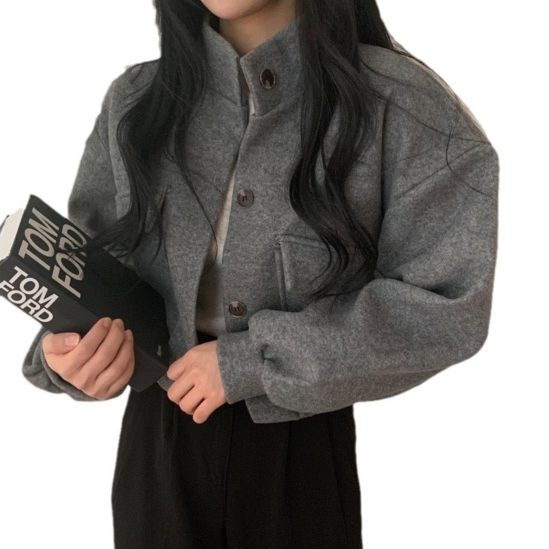 Women's jacket made of high-quality wool blend with casual pockets and oversized cut