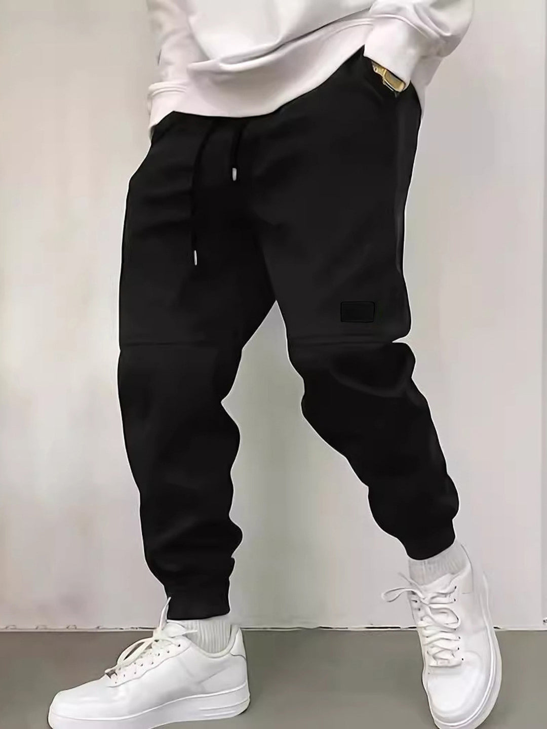 Men's sporty jogging pants with innovative pockets Lisslune