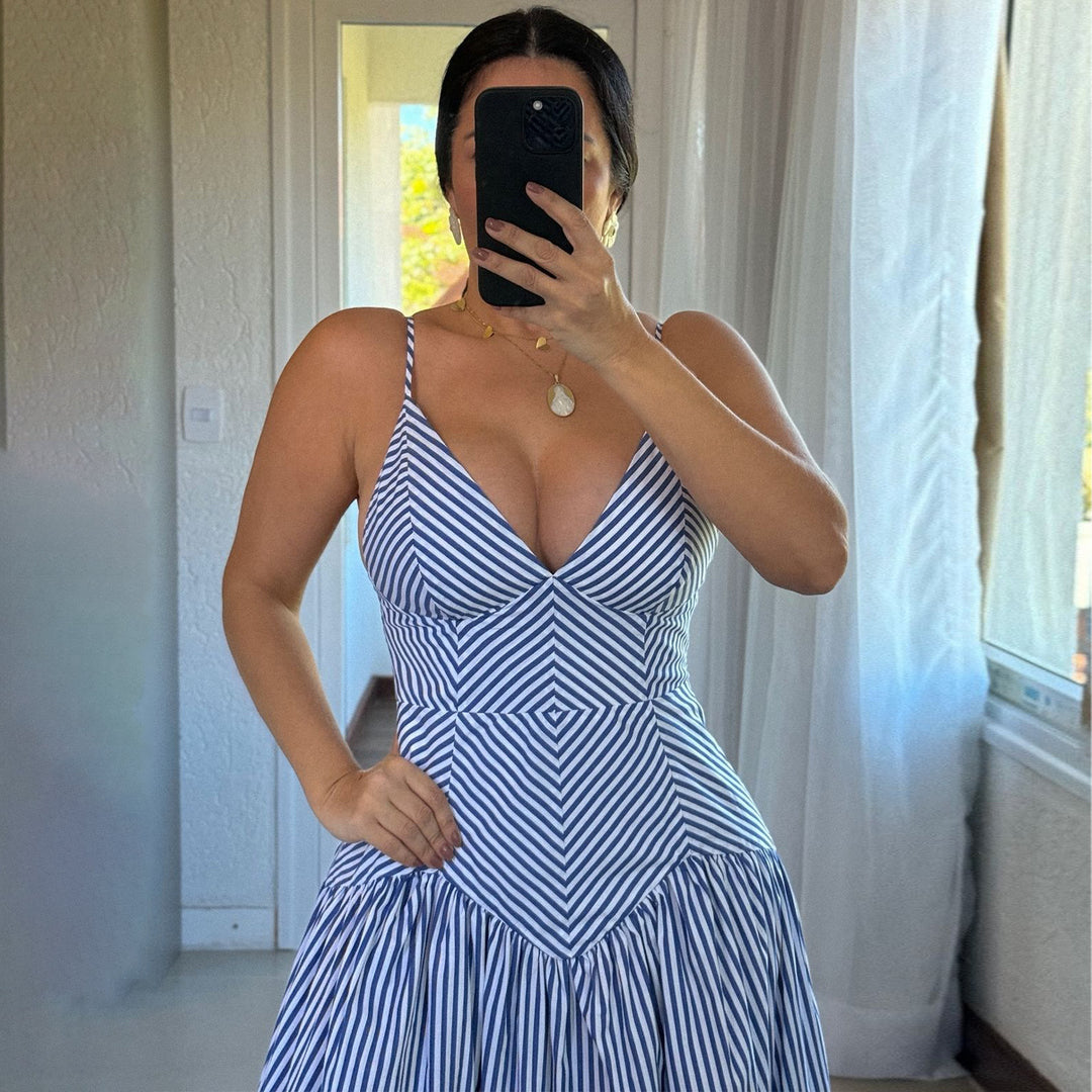 Ladies max dress with deep V-neck and delicate pattern design Lisslune