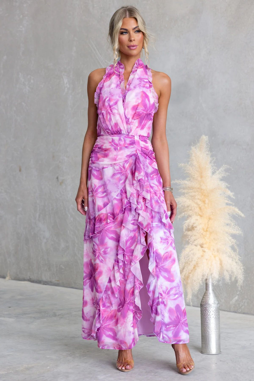 Women's maxi dress with flowing design and ruffle details