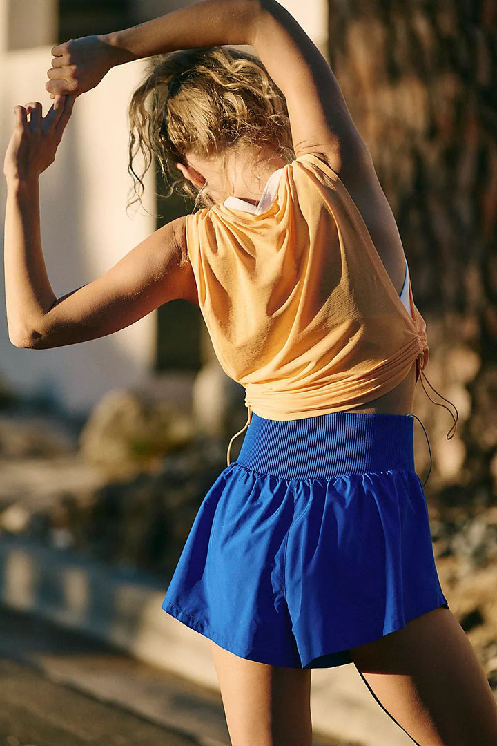 Ladies sporty short-sleeved top with ergonomic cut and side ventilation detail Lisslune