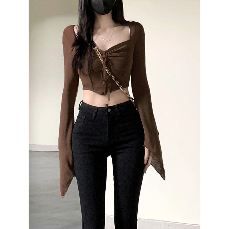Women's crop top with a sophisticated knot and wide sleeve