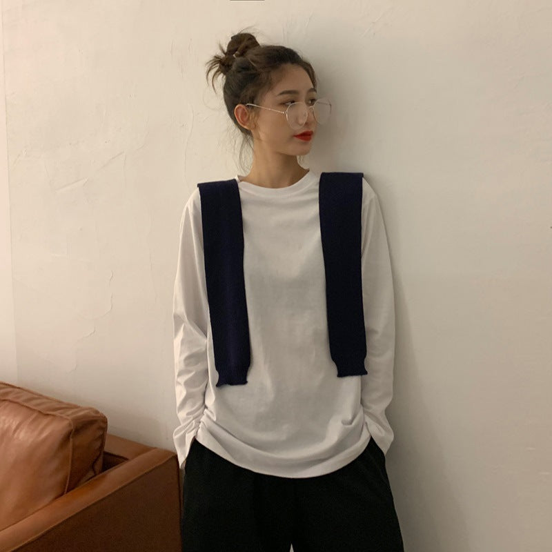Women’s long sleeve shirt with classic cut and high-quality cotton material