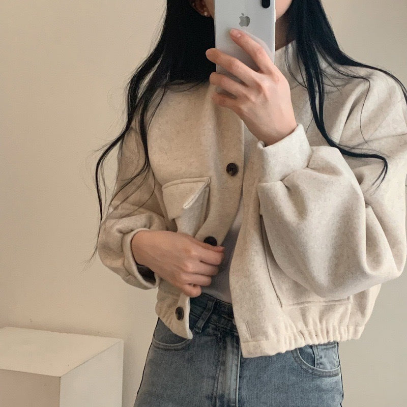 Women's jacket made of high-quality wool blend with casual pockets and oversized cut