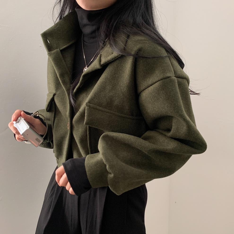 Women's jacket made of high-quality wool blend with casual pockets and oversized cut