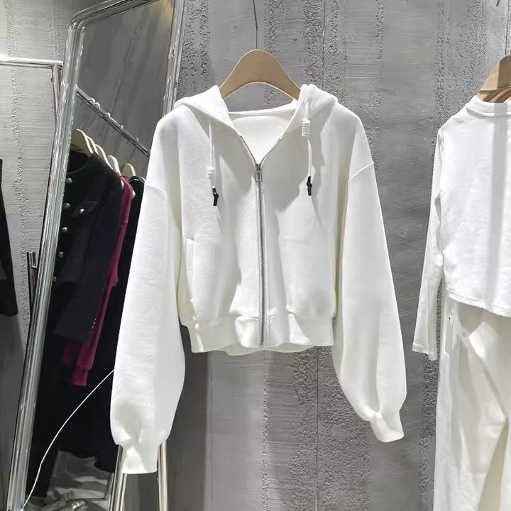 Women’s cropped hoodie with a casual cut and elastic cuffs